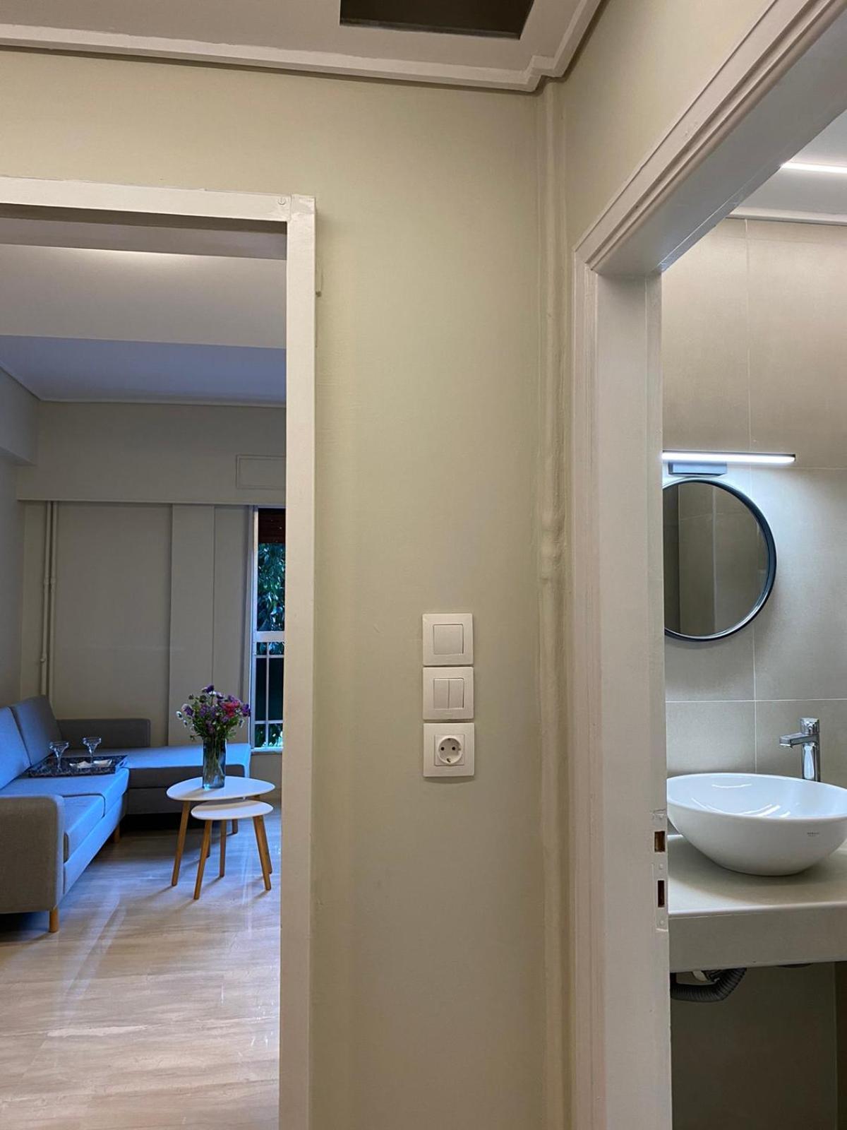Evrou 21A Metropolitan Suite Athens Exterior photo